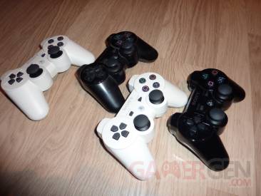 ps3 slim blanche_ps3_classic_white_pictures_081111_04
