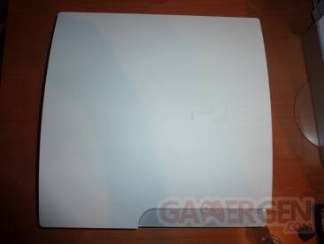 ps3 slim blanche_ps3_classic_white_pictures_081111_10