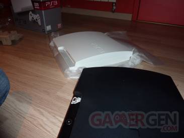 ps3 slim blanche_ps3_classic_white_pictures_081111_20